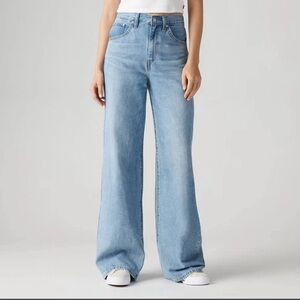 Levi's high rise cinch barrel Light Blue Jeans in size 27 and 28